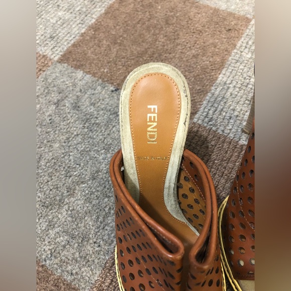 Fendi sandals , size 36, worn only a few times ! Authentic . - Picture 2 of 4